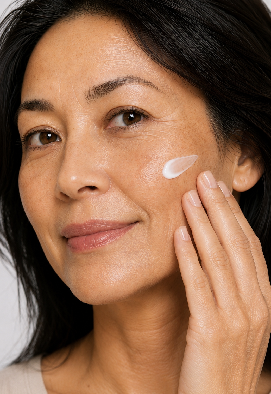 Woman applying Hydro Lab hydrating face moisturiser